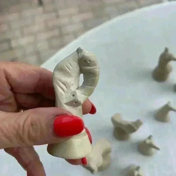 Chess pieces handcarved soapstone made in Africa missing 1 black pawn, 4 damaged - Picture 6 of 11